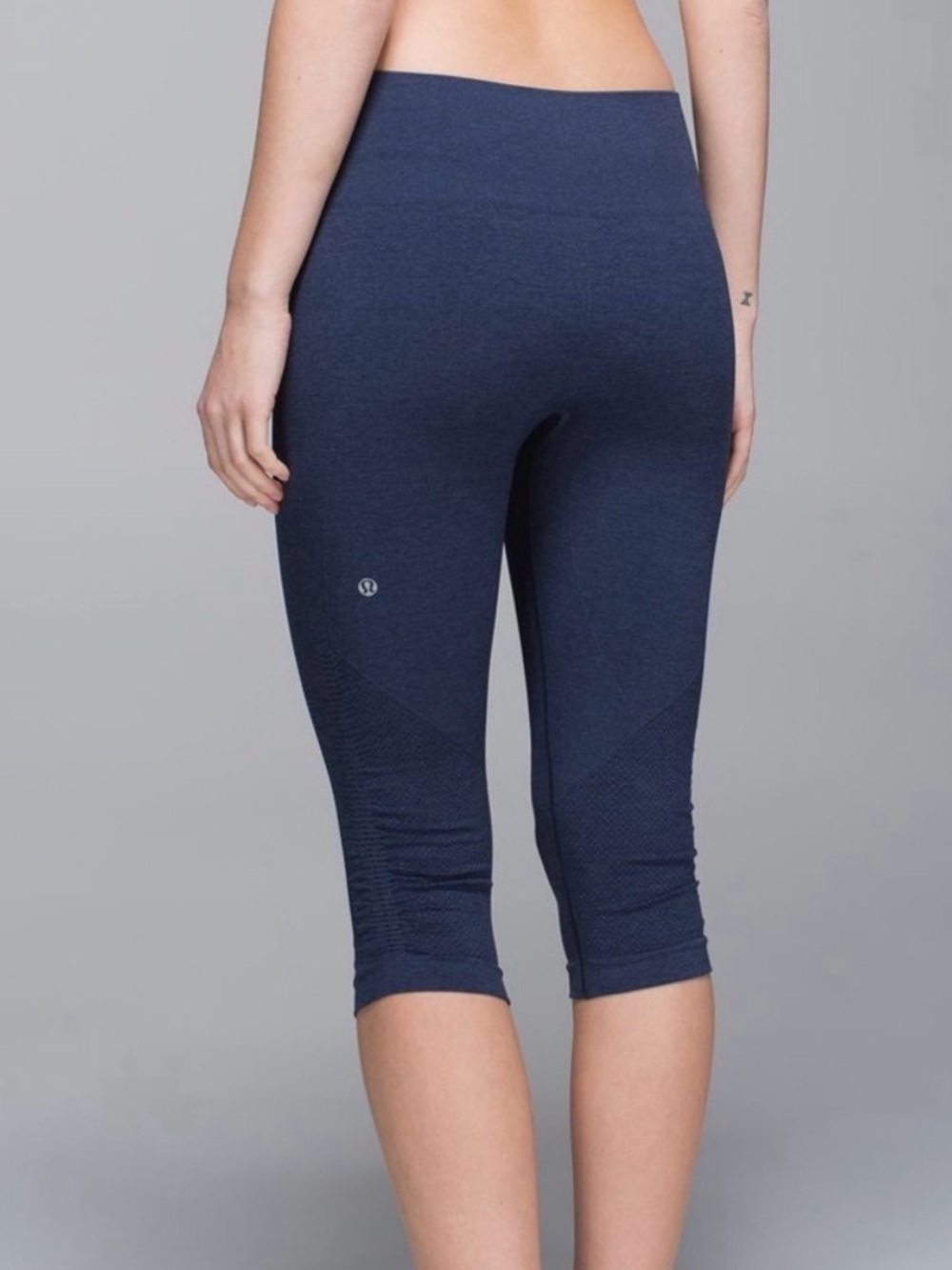 Lululemon In The Flow navy cropped leggings, size 6
